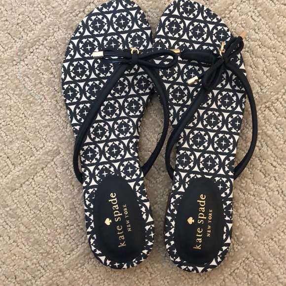 kate spade Shoes - Brand new never been worn Kate spade flip flops